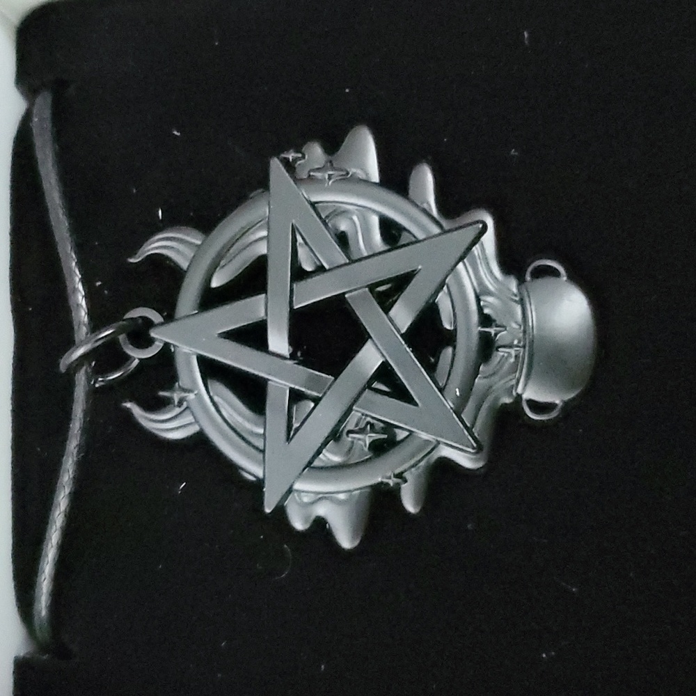 Brand new Black Metal Pentagram Cauldron Gothic Necklace